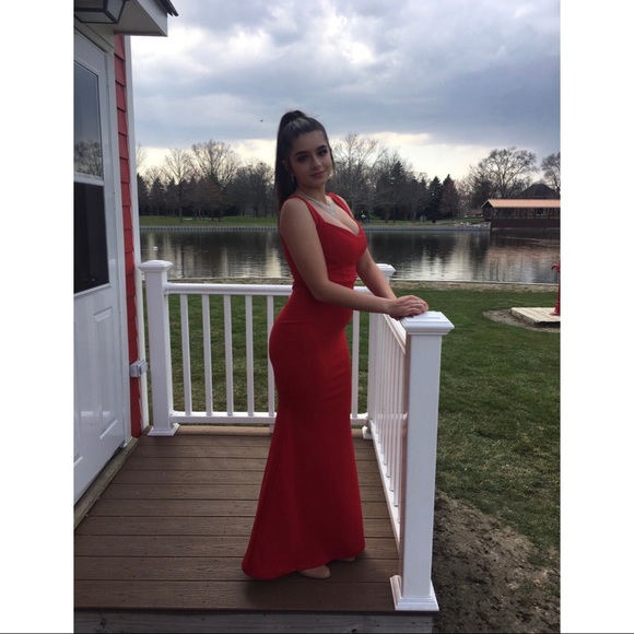 Prom dress!😍 worn only once - Picture 2 of 3